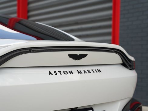 Used 2023 Aston Martin V8 Vantage Coupe RWD image 12