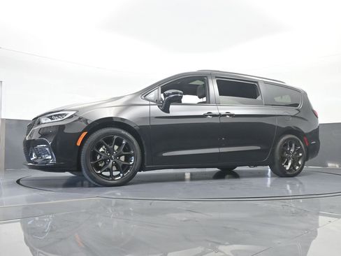 Used 2023 Chrysler Pacifica Limited w/ S Appearance Package image 59