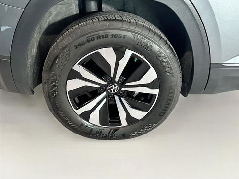 Used 2024 Volkswagen Atlas SE AWD/4WD image 38