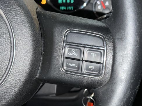 Used 2014 Jeep Wrangler Unlimited Sahara w/ Connectivity Group AWD/4WD image 27