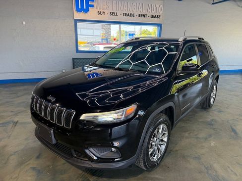 Used 2019 Jeep Cherokee Latitude Plus w/ Cold Weather Group AWD/4WD image 5