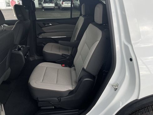 Used 2025 Chevrolet Traverse LT FWD image 24