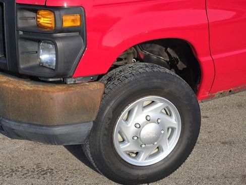 Used 2011 Ford E-250 and Econoline 250 image 2