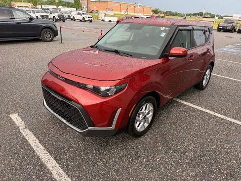 Used 2025 Kia Soul LX w/ LX Technology Package FWD image 4