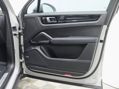 Used 2021 Porsche Cayenne S image 35