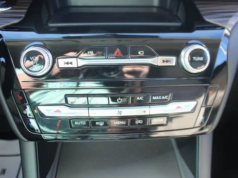 Used 2023 Ford Explorer Limited image 20