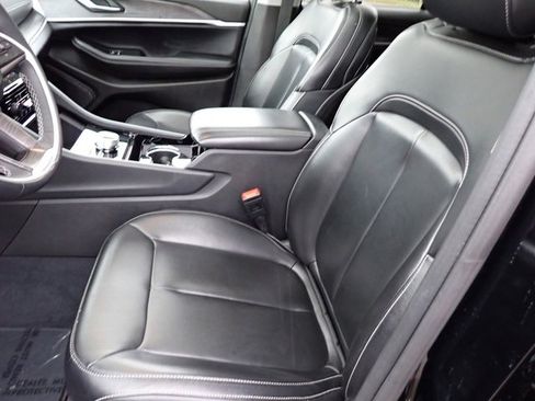 Certified 2023 Jeep Grand Cherokee Limited image 16