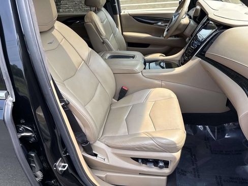 Used 2020 Cadillac Escalade Platinum AWD/4WD image 7