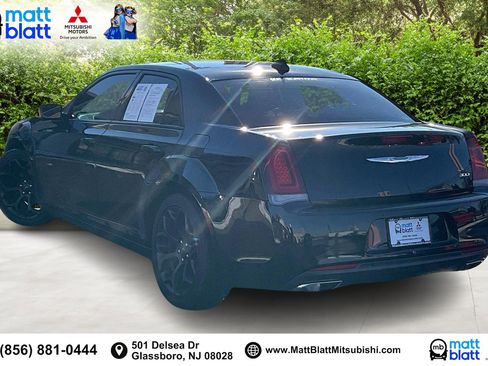 Used 2019 Chrysler 300 Touring w/ Sport Appearance Package image 13