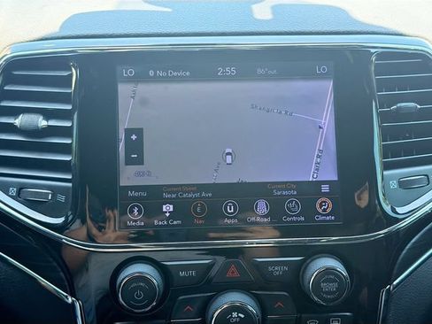 Used 2019 Jeep Grand Cherokee Limited AWD/4WD image 31