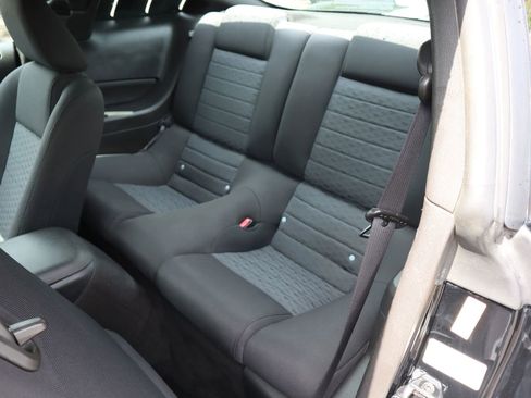 Used 2007 Ford Mustang GT RWD image 9
