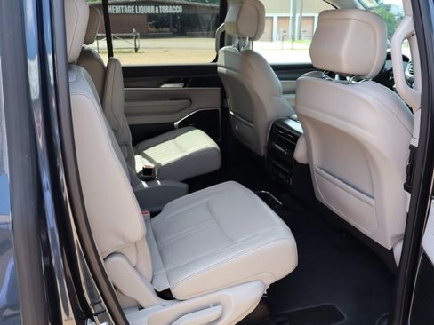 Used 2024 Jeep Wagoneer Series II AWD/4WD image 19