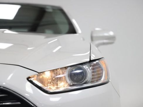 Used 2016 Ford Fusion SE FWD image 3