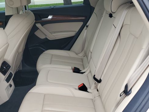 Used 2022 Audi Q5 e Premium Plus image 9