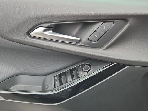 Used 2025 Chevrolet Equinox LT FWD image 23