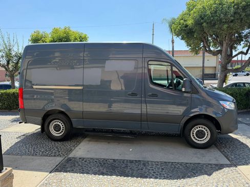 Used 2019 Mercedes-Benz Sprinter 144 image 4