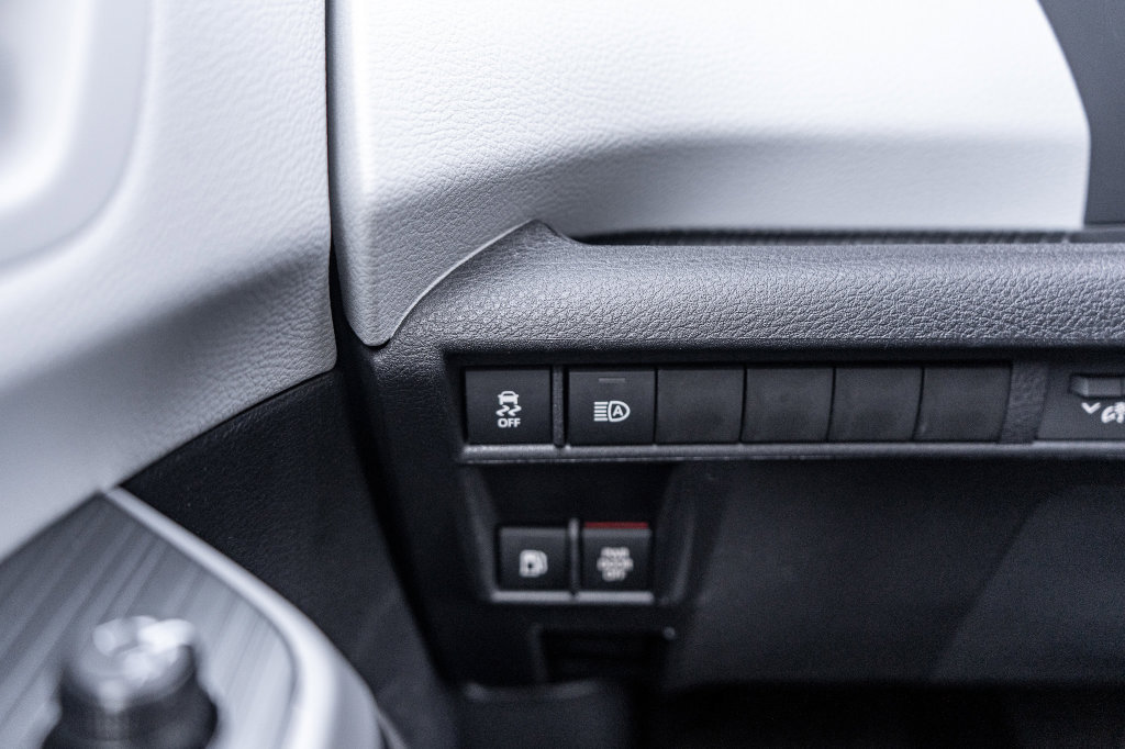 Used 2025 Toyota Sienna LE AWD/4WD image 21