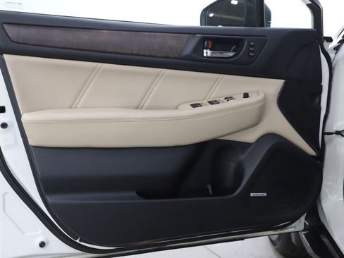 Used 2018 Subaru Outback 2.5i Limited image 19