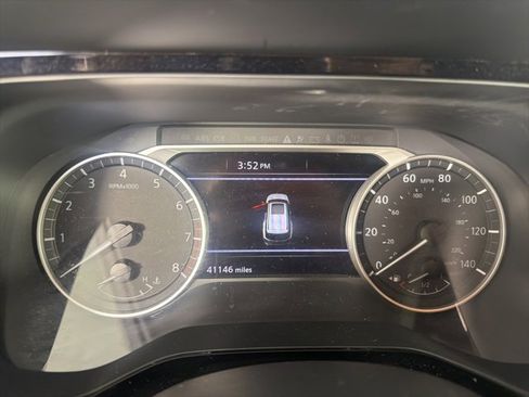 Used 2024 Nissan Pathfinder SV image 16