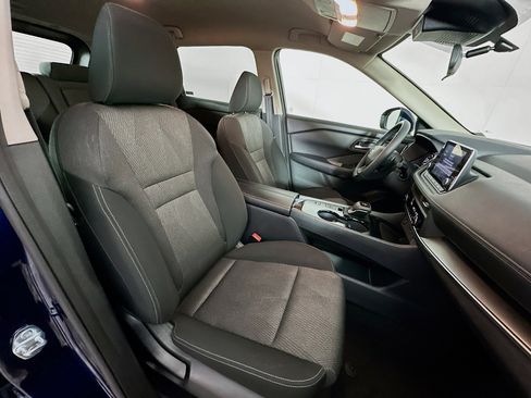 Used 2025 Nissan Rogue SV image 29