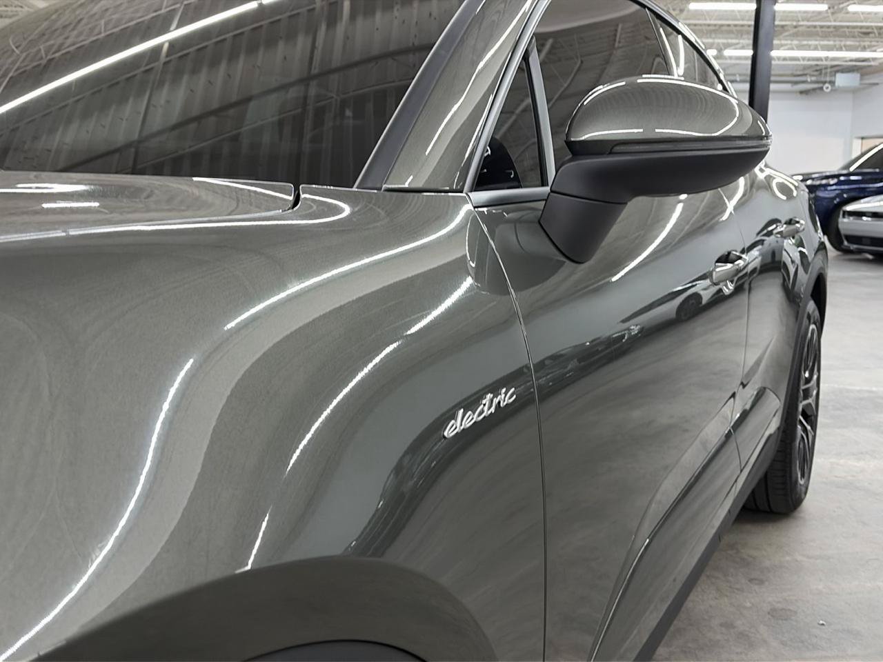 Used 2025 Porsche Macan Electric w/ Premium Package RWD image 2