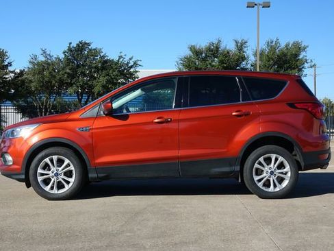 Used 2019 Ford Escape SE image 11