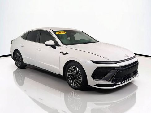Used 2024 Hyundai Sonata SEL FWD image 2