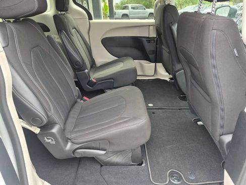 Used 2023 Chrysler Voyager LX FWD image 24