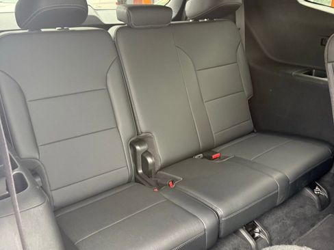 Used 2025 Buick Enclave Preferred image 21