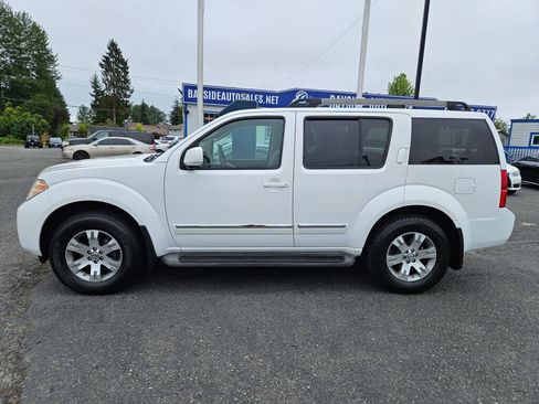 Used 2008 Nissan Pathfinder LE AWD/4WD image 2