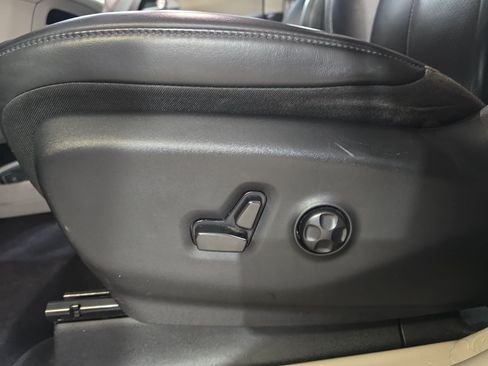 Used 2023 Chrysler Pacifica Touring-L FWD image 26