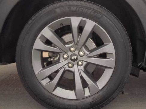 Used 2023 Ford Explorer XLT w/ Equipment Group 202A image 10