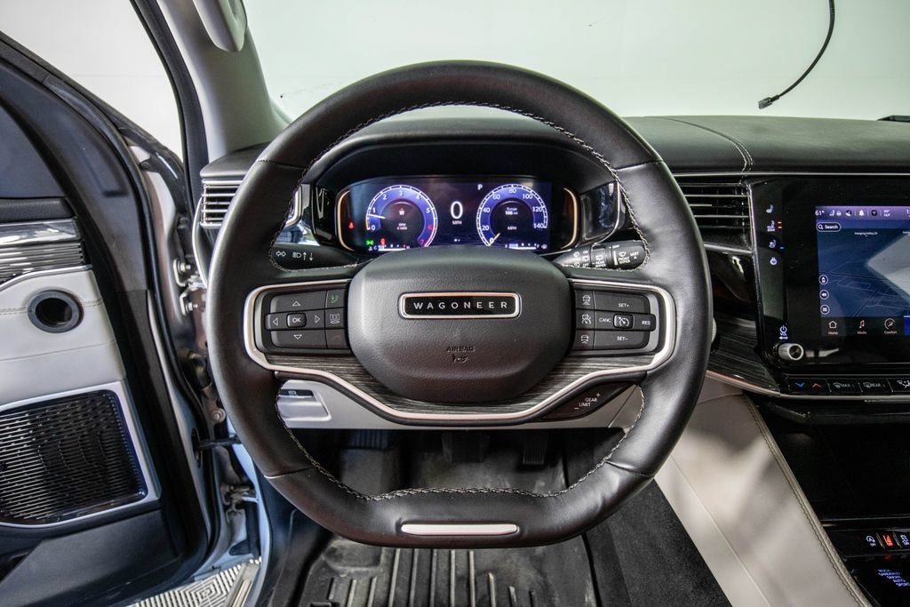 Used 2022 Jeep Wagoneer Series III w/ Premium Group I AWD/4WD image 19