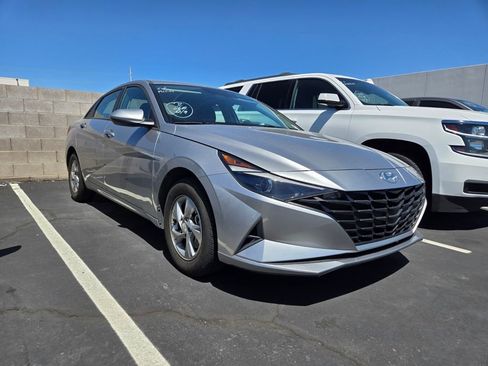 Used 2022 Hyundai Elantra SE FWD image 1