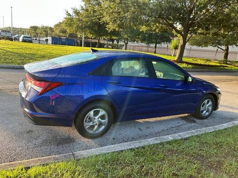 Used 2023 Hyundai Elantra SE FWD image 6
