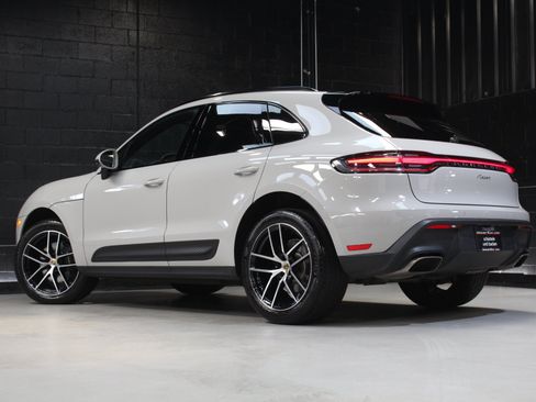 Used 2025 Porsche Macan w/ Premium Package Plus AWD/4WD image 8