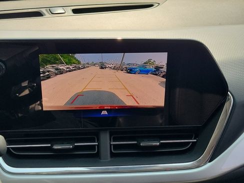 Used 2025 Chevrolet Trax LT FWD image 29