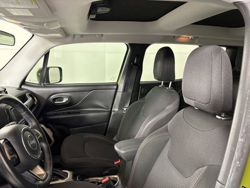 Used 2016 Jeep Renegade 75th Anniversary FWD image 27