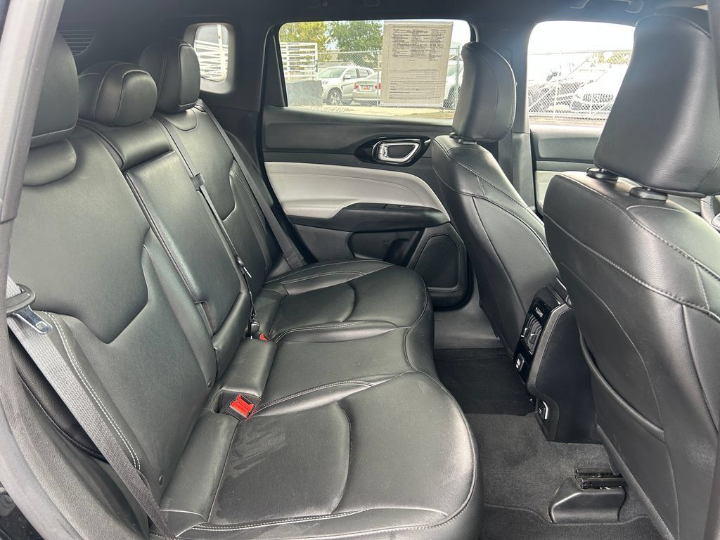 Used 2025 Jeep Compass Limited AWD/4WD image 33