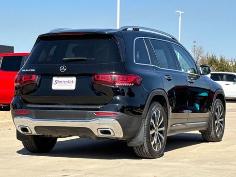 Used 2022 Mercedes-Benz GLB 250 GLB 250 image 8