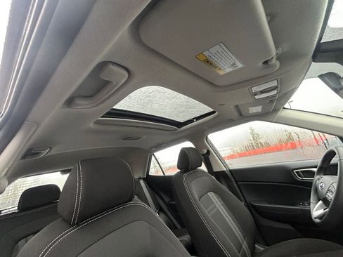 Certified 2025 Hyundai Venue SEL image 27