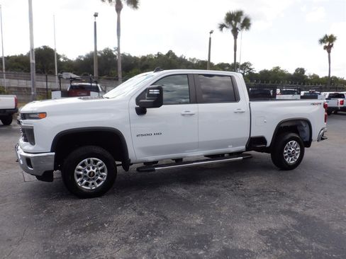 Used 2024 Chevrolet Silverado 2500 LT image 2