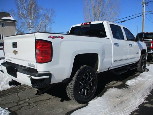 Used 2017 Chevrolet Silverado 2500 High Country image 3