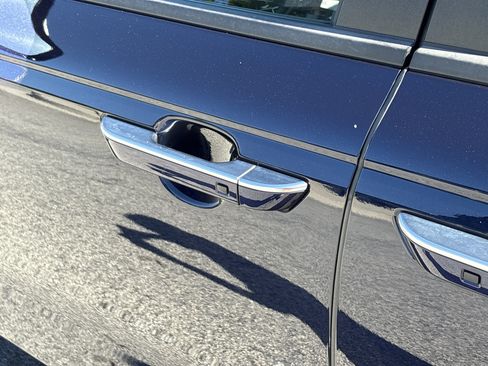 Certified 2025 Kia Carnival FWD image 30