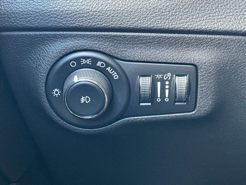 Used 2018 Jeep Compass Latitude w/ Popular Equipment Group AWD/4WD image 34