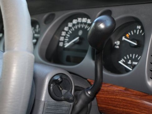 Used 2002 Buick Le Sabre Custom w/ Prestige Pkg FWD image 8