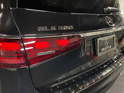 New 2026 Mercedes-Benz GLS 580 4MATIC image 14