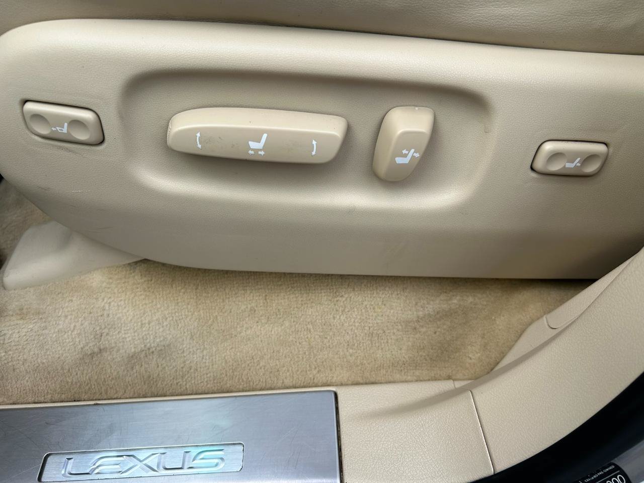 Used 2013 Lexus LX 570 4WD w/ Luxury Pkg image 11