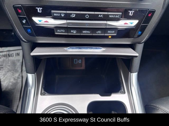 Used 2020 Ford Explorer Platinum w/ Premium Technology Package AWD/4WD image 35