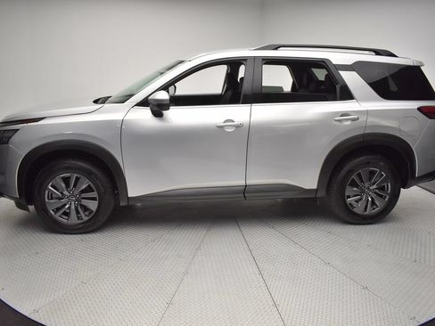 Used 2025 Nissan Pathfinder SV AWD/4WD image 8